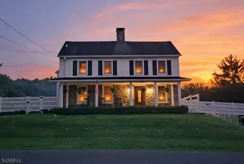 61 Race St, Pittstown, NJ 08867