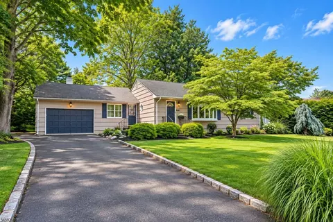 203 Dorchester St, Whippany, NJ 07981