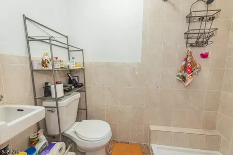 Bath - 19 Skyland Ave, Haskell, NJ 07420 photo 2 of 2