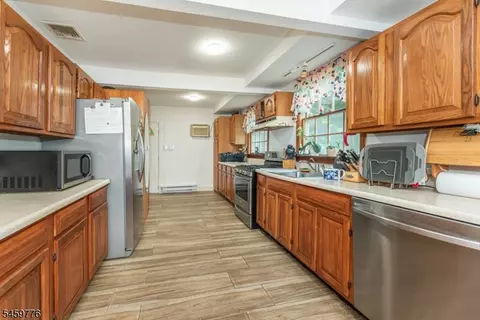 Kitchen - 19 Skyland Ave, Haskell, NJ 07420 photo 2 of 2