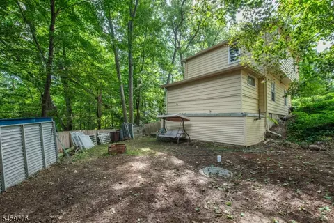 Exterior - 19 Skyland Ave, Haskell, NJ 07420 photo 2 of 3