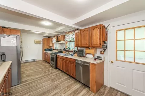 Entry Way - 19 Skyland Ave, Haskell, NJ 07420 photo 3 of 3