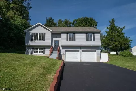 117 Hillside Dr, Hamburg, NJ 07419