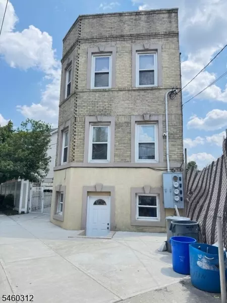 233 Malvern St, Newark, NJ 07105