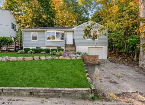 102 Hiawatha Blvd, Oakland, NJ 07436
