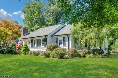 44 Old Army Rd, Bernardsville, NJ 07924