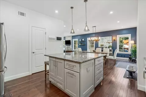 Entry Way - 11 Ridge Pl, Wayne, NJ 07470 photo 1 of 8