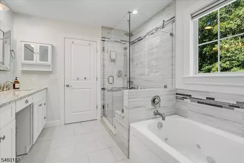 Bath - 11 Ridge Pl, Wayne, NJ 07470 photo 3 of 5
