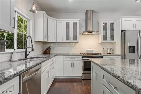 Kitchen - 11 Ridge Pl, Wayne, NJ 07470 photo 2 of 3