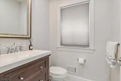 Bath - 11 Ridge Pl, Wayne, NJ 07470 photo 1 of 5