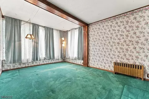 Living - 15 Candy Ct, Edison, NJ 08817 photo 2 of 2