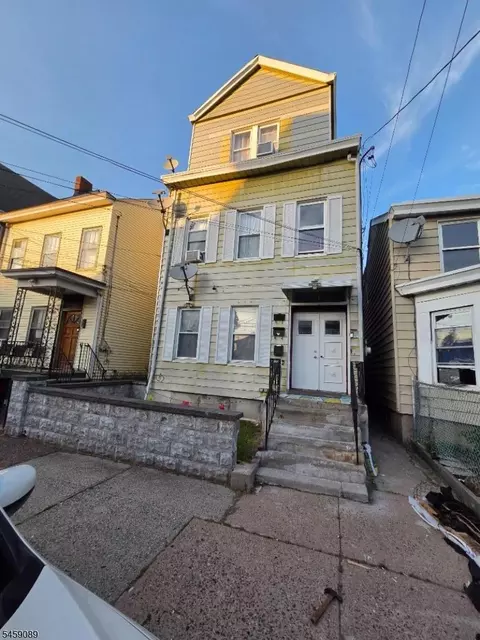 132 Paterson Ave, Paterson, NJ 07502