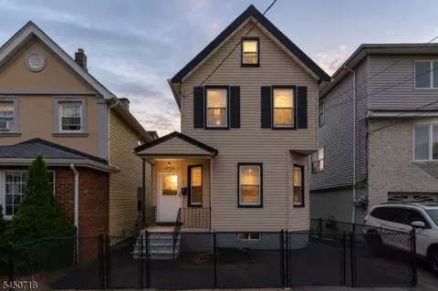 352 Forest St, Kearny, NJ 07032