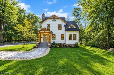 44 Hanover Rd, Mountain Lakes, NJ 07046