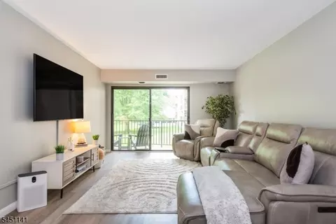 521 Piermont Ave #119, River Vale, NJ 07675