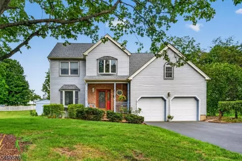 280 Stonehenge Dr, Phillipsburg, NJ 08865