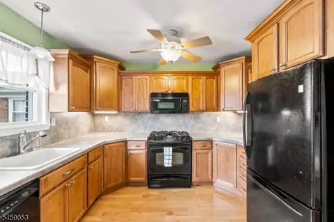 Kitchen - 1135 Valley Rd # B, Wayne, NJ 07470 photo 1 of 1
