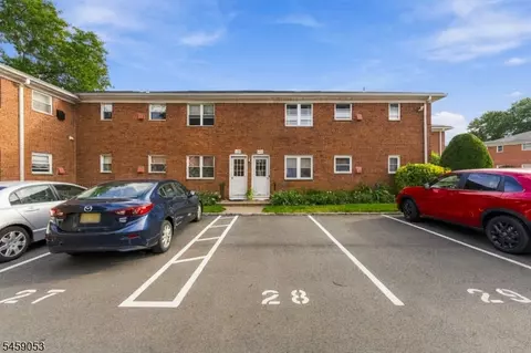 Exterior - 1135 Valley Rd # B, Wayne, NJ 07470 photo 2 of 3