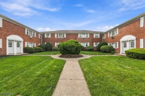 Exterior - 1135 Valley Rd # B, Wayne, NJ 07470 photo 1 of 3