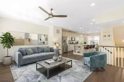 17 Gala Ct, Livingston, NJ 07039