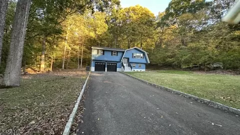 95 Longwood Lake Rd, Oak Ridge, NJ 07438