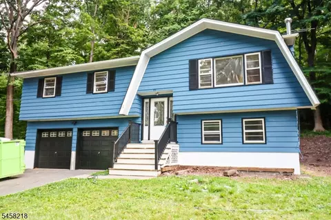 95 Longwood Lake Rd, Oak Ridge, NJ 07438
