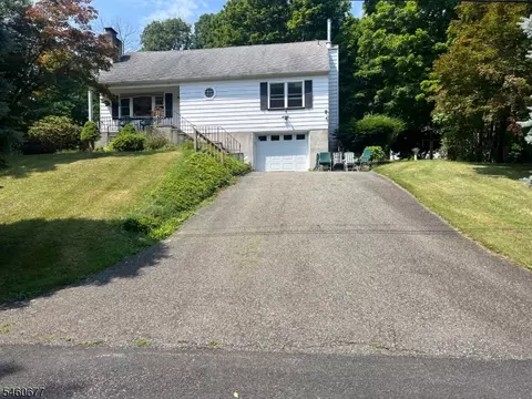 17 Misty Lanee, West Milford, NJ 07480