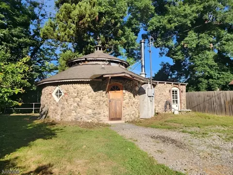 30 N Riverview Ave, Columbia, NJ 07832