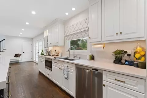Kitchen - 15 Almroth Dr, Wayne, NJ 07470 photo 1 of 5