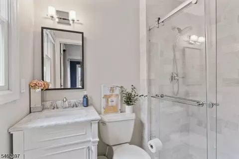 Bath - 15 Almroth Dr, Wayne, NJ 07470 photo 2 of 4