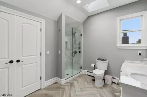 Bath - 15 Almroth Dr, Wayne, NJ 07470 photo 3 of 4