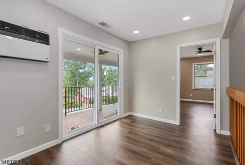 Entry Way - 10 Cayuga Trl, Wayne, NJ 07470 photo 5 of 7
