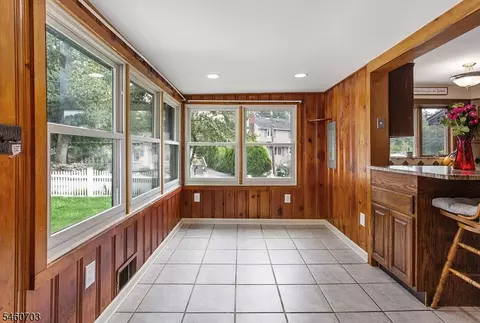 Entry Way - 10 Cayuga Trl, Wayne, NJ 07470 photo 1 of 7