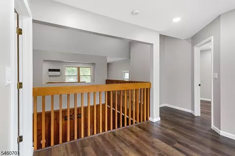 Entry Way - 10 Cayuga Trl, Wayne, NJ 07470 photo 4 of 7