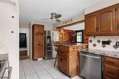 Kitchen - 10 Cayuga Trl, Wayne, NJ 07470 photo 2 of 3