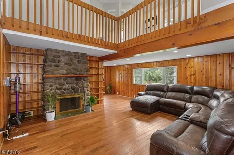 Living - 10 Cayuga Trl, Wayne, NJ 07470 photo 1 of 3