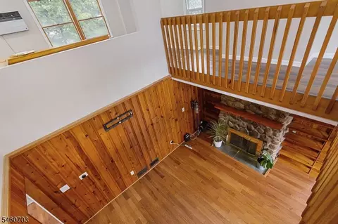 Living - 10 Cayuga Trl, Wayne, NJ 07470 photo 3 of 3