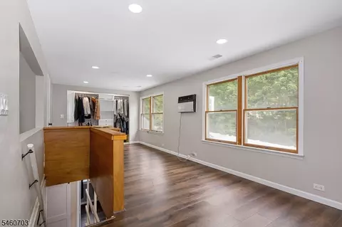 Entry Way - 10 Cayuga Trl, Wayne, NJ 07470 photo 6 of 7