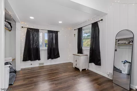 Bedroom - 10 Cayuga Trl, Wayne, NJ 07470 photo 1 of 4