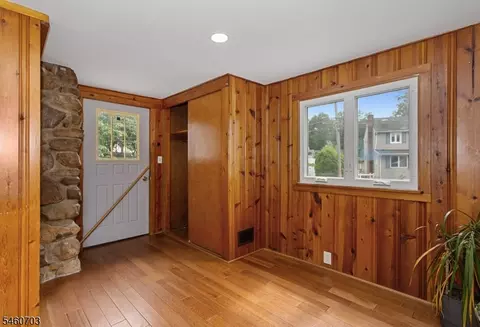 Entry Way - 10 Cayuga Trl, Wayne, NJ 07470 photo 3 of 7