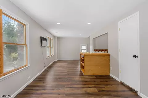 Living - 10 Cayuga Trl, Wayne, NJ 07470 photo 2 of 3