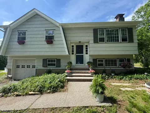 55 Mary Ann Rd, Oak Ridge, NJ 07438