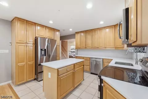 Kitchen - 1569 Alps Rd, Wayne, NJ 07470 photo 3 of 4