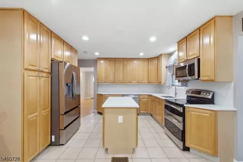 Kitchen - 1569 Alps Rd, Wayne, NJ 07470 photo 2 of 4
