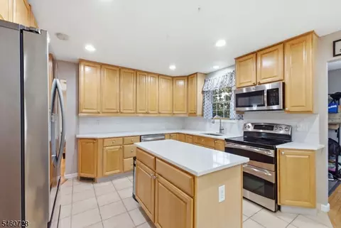 Kitchen - 1569 Alps Rd, Wayne, NJ 07470 photo 4 of 4