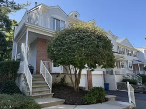27 Birch Ter, Mount Arlington, NJ 07856