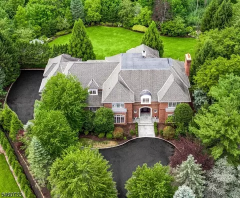 14 Grasmere Ct, Livingston, NJ 07039