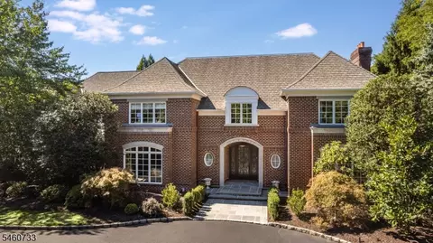 14 Grasmere Ct, Livingston, NJ 07039