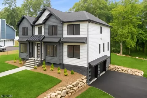 11 Eagles Nest Ter, West Milford, NJ 07480