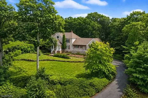 4 Upper Lake Rd, Oak Ridge, NJ 07438